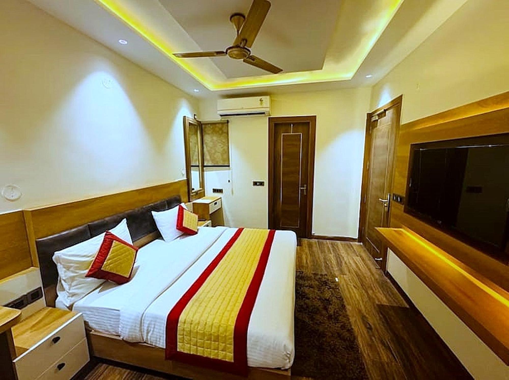 Hotel Vrinda Niddhivan ! Fully Ac, Prem Mandir At Walking Distance ! Just Near The Iskcon Temple Vrindāvan Dış mekan fotoğraf