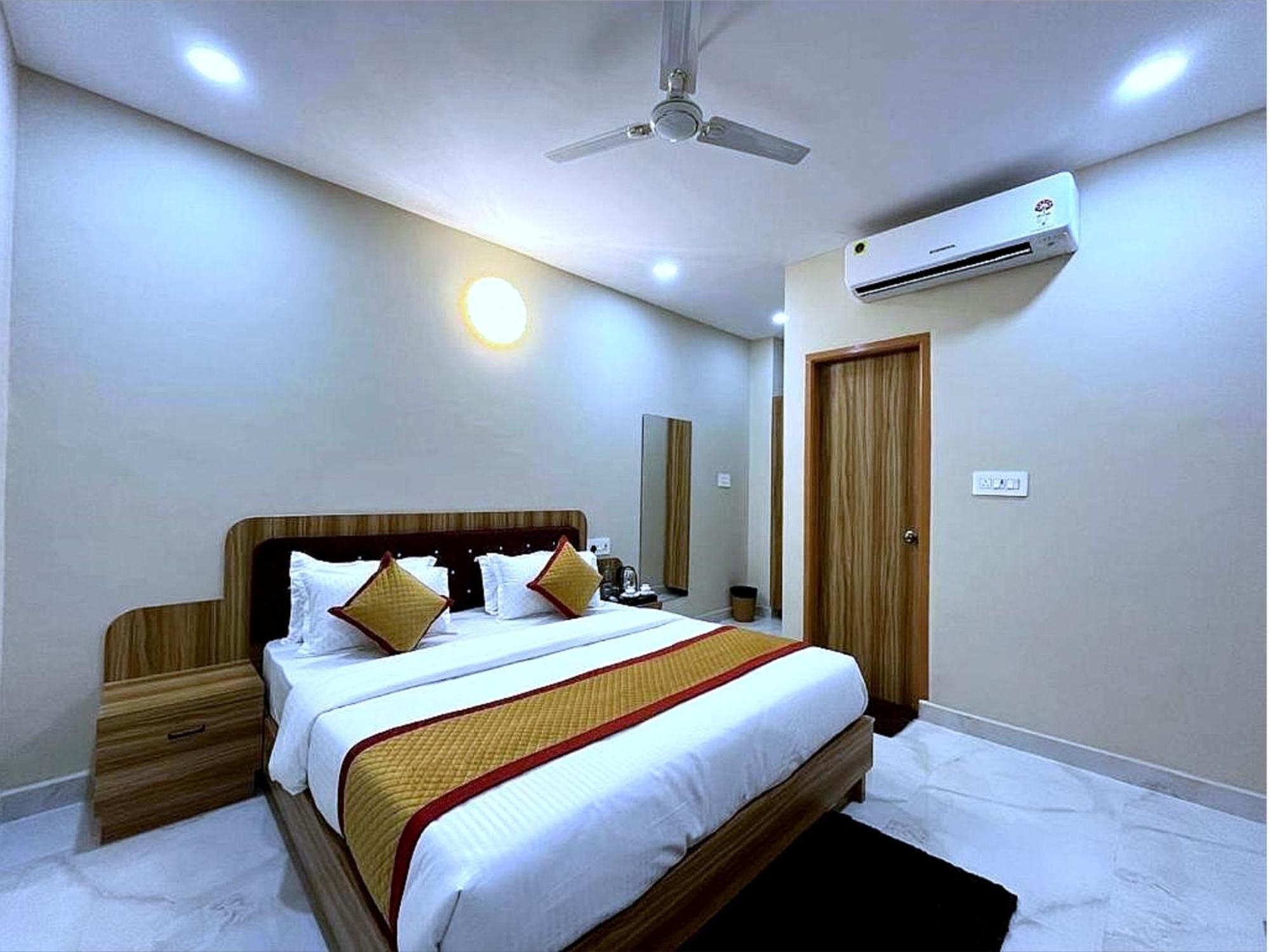 Hotel Vrinda Niddhivan ! Fully Ac, Prem Mandir At Walking Distance ! Just Near The Iskcon Temple Vrindāvan Dış mekan fotoğraf