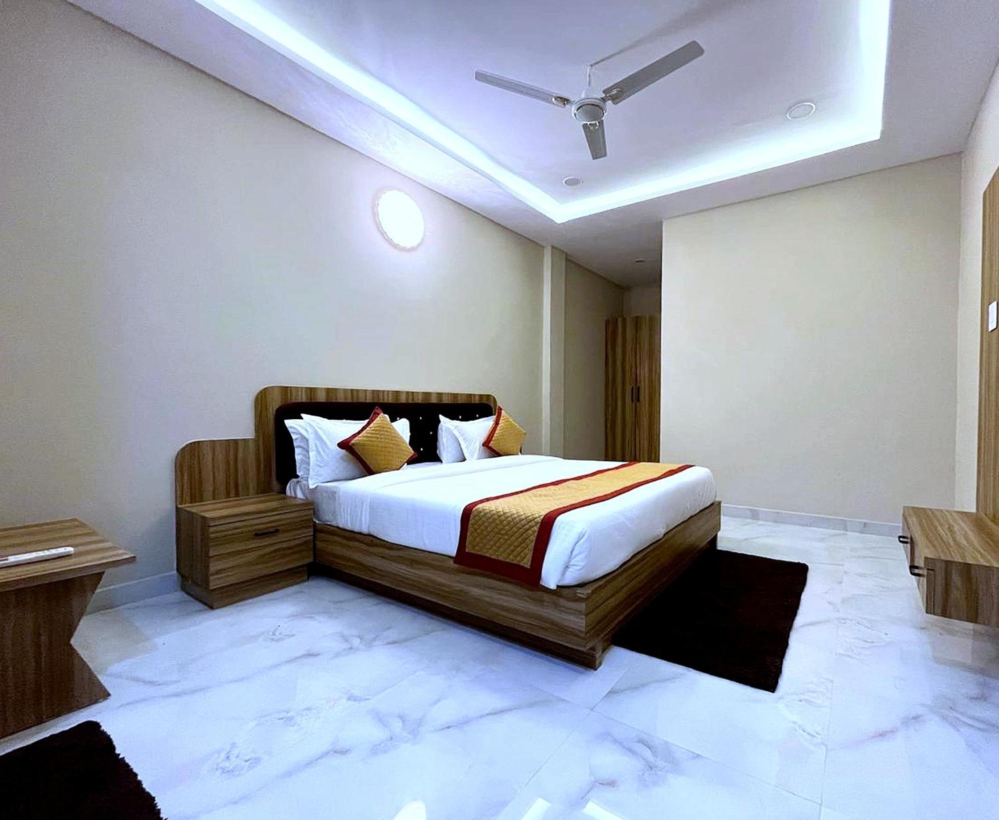 Hotel Vrinda Niddhivan ! Fully Ac, Prem Mandir At Walking Distance ! Just Near The Iskcon Temple Vrindāvan Dış mekan fotoğraf